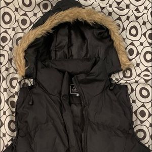 Sleeve-less zip up jacket